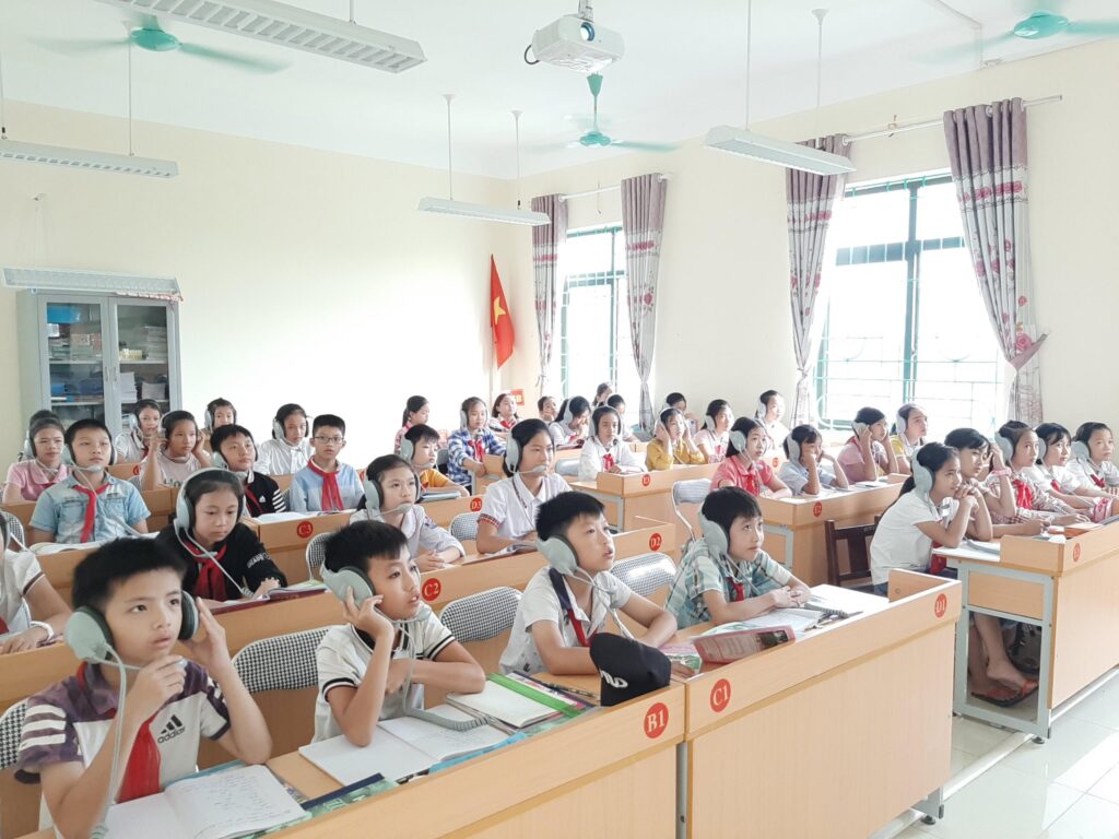 Phòng học Ngoại ngữ Hiclass Ik670
